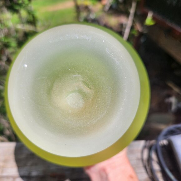 Matte Frosted Candy Apple Green Hand Blown Art Glass Vase Signed & Dated 04 - Picture 6 of 6